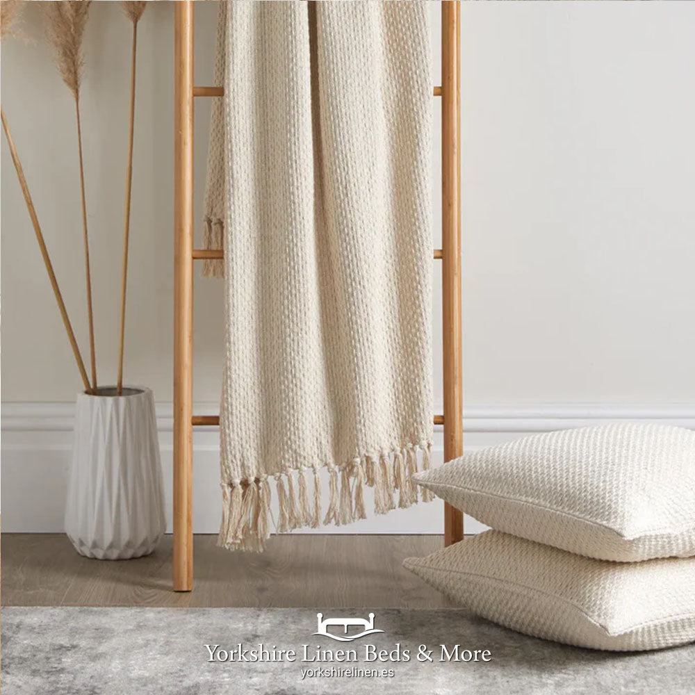 Hayley 100 % Cotton Throw -Cream