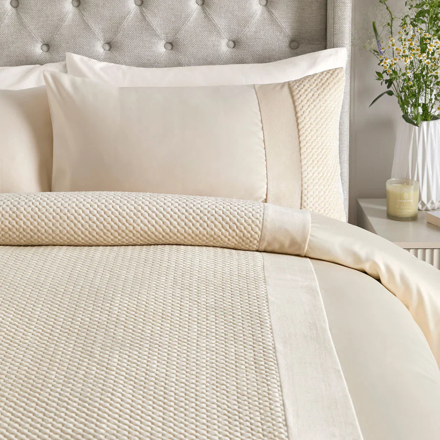 Idras Luxury Duvet Set- Ivory