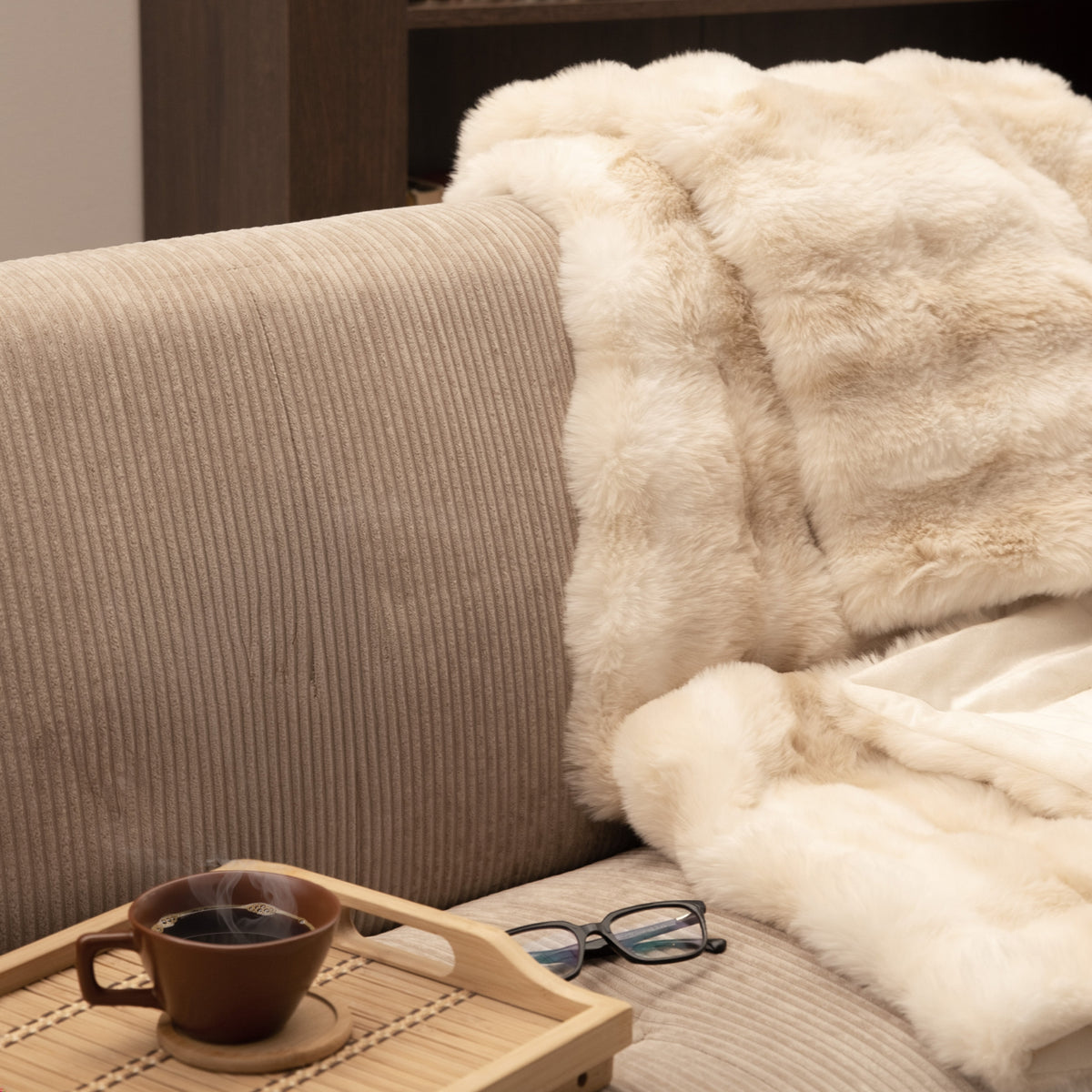 White Wolf Luxury Fur Throw, Natural