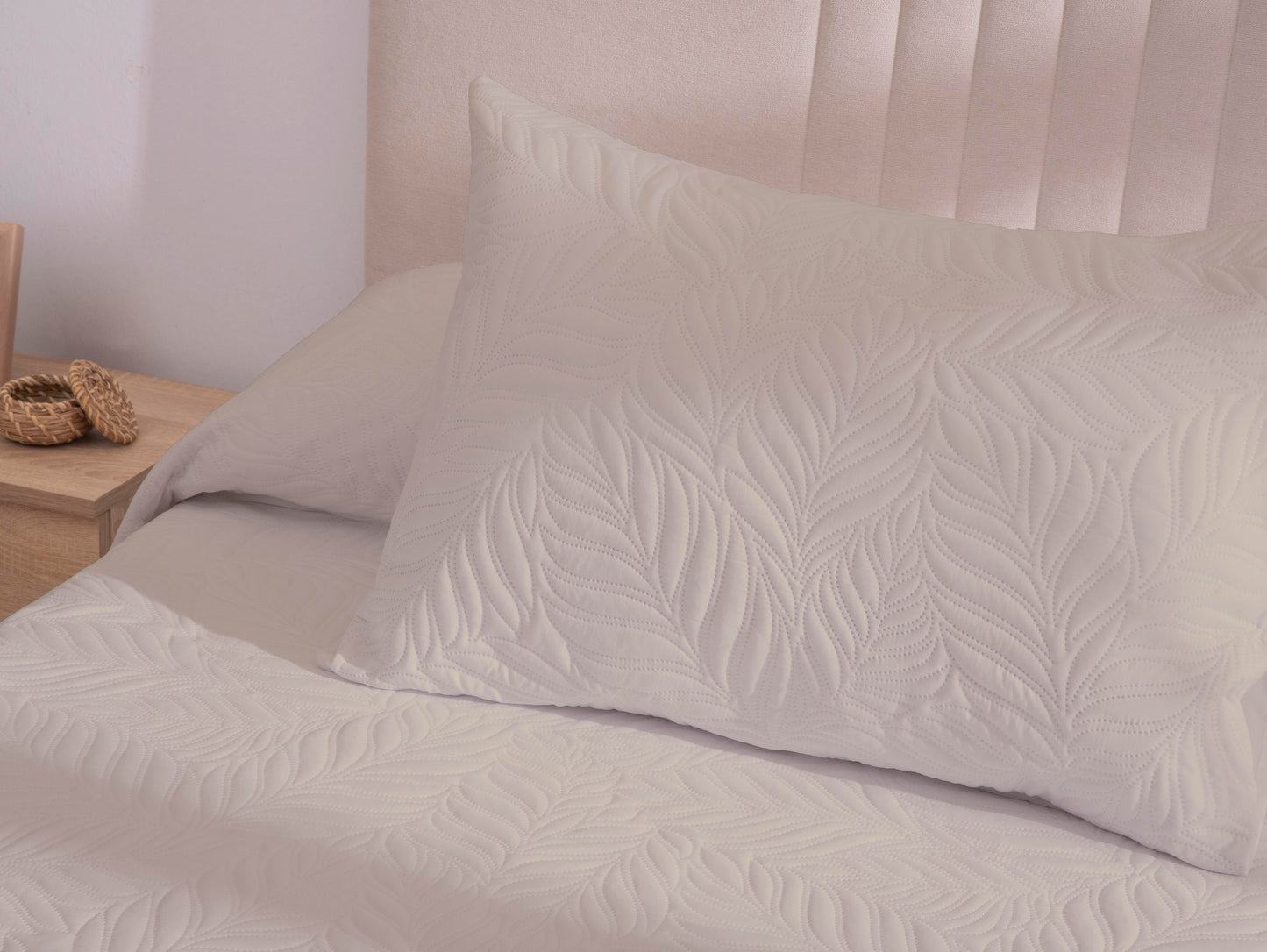 Special Offer Lightweight Bedspread Edna Stone