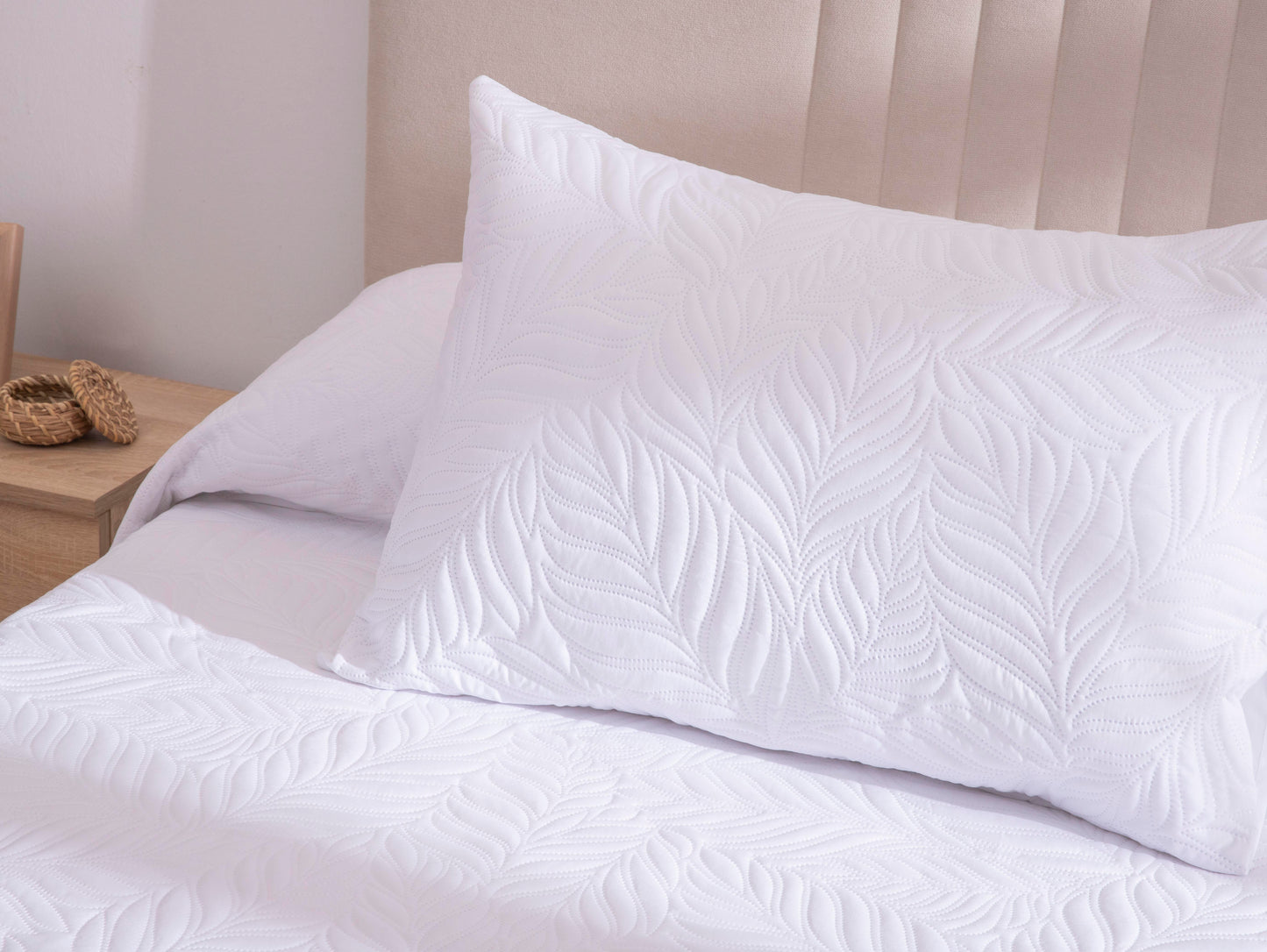 Special Offer Lightweight Bedspread Edna White