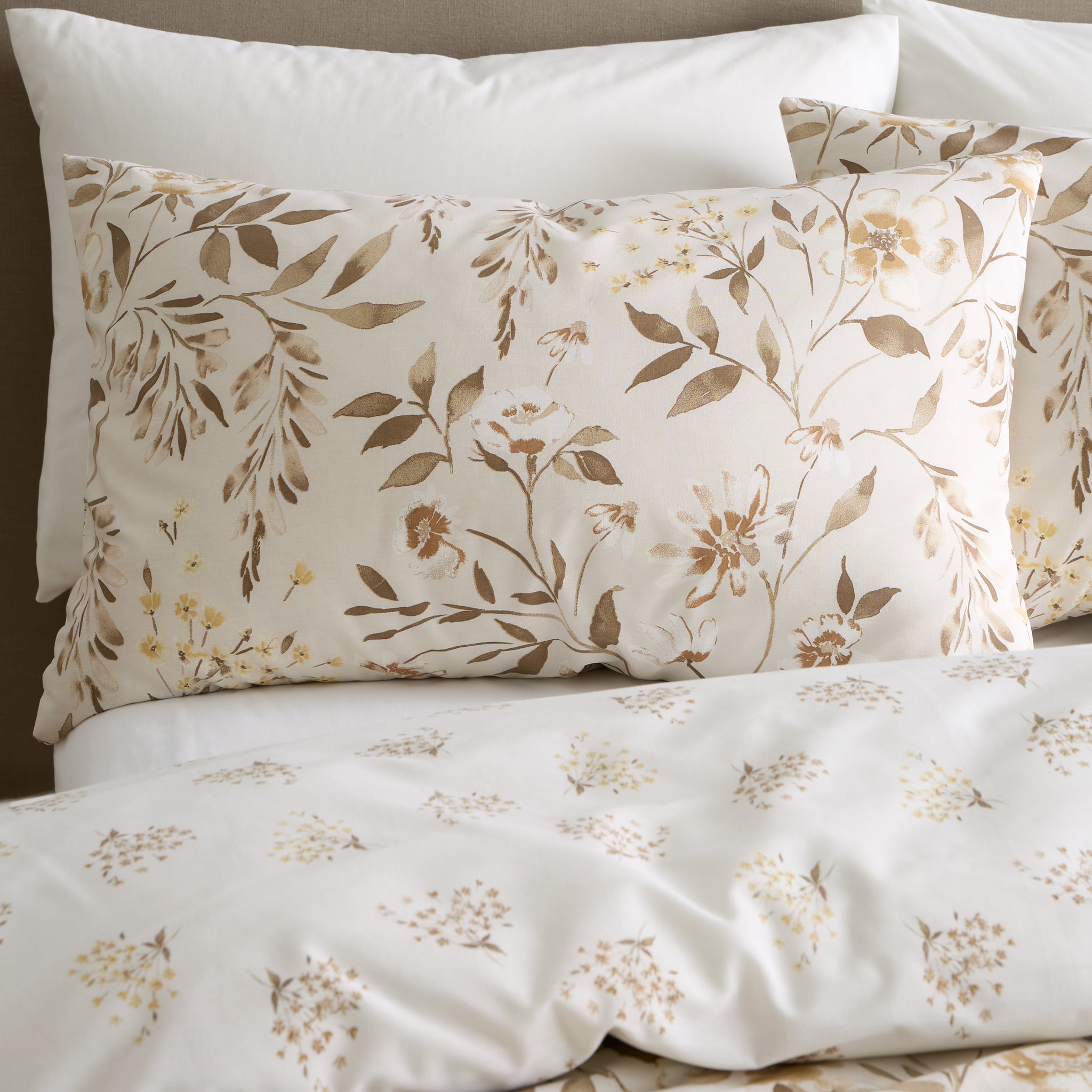 Isabella Floral Reversible Duvet Set Natural