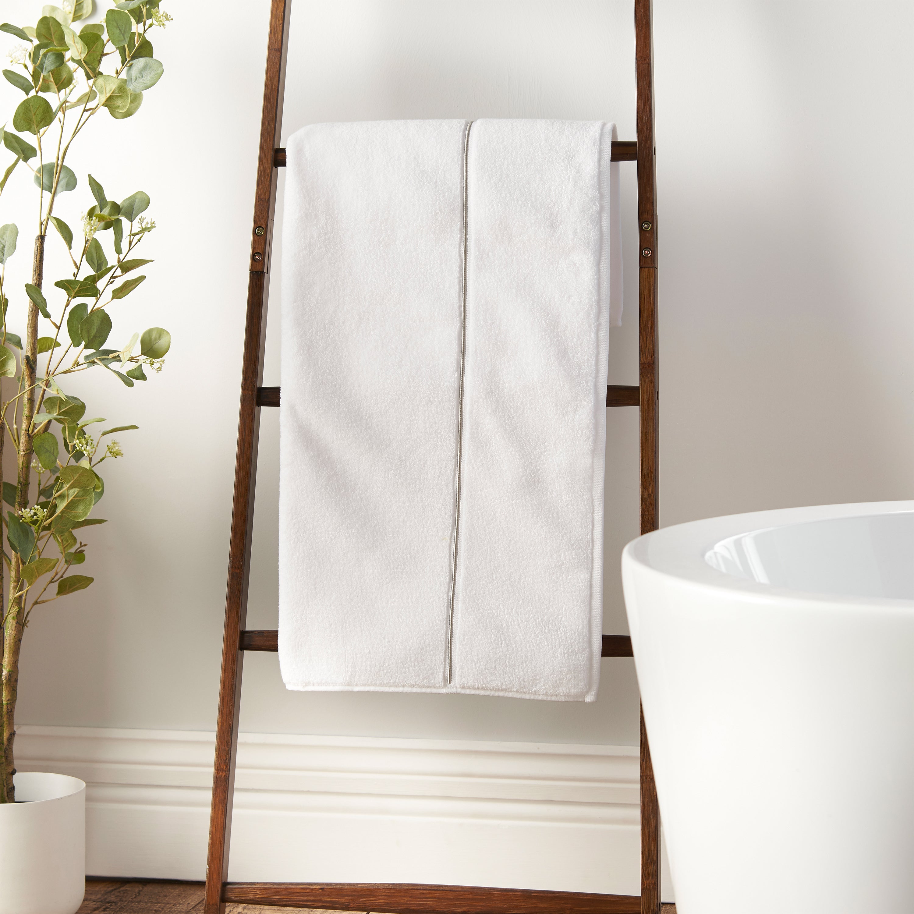 Satin Stitch 600 gsm Zero Twist Towels - White