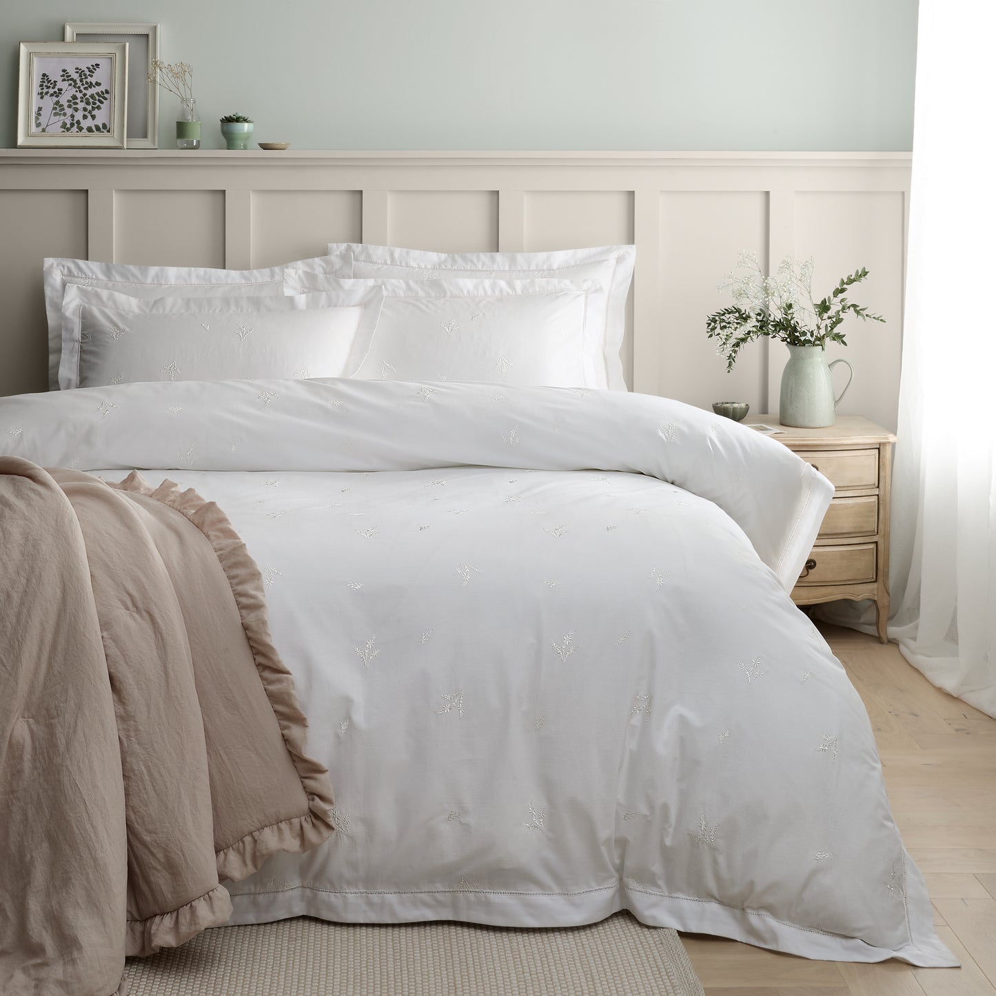 Lotta 200 Thread Count Cotton Duvet Set -White