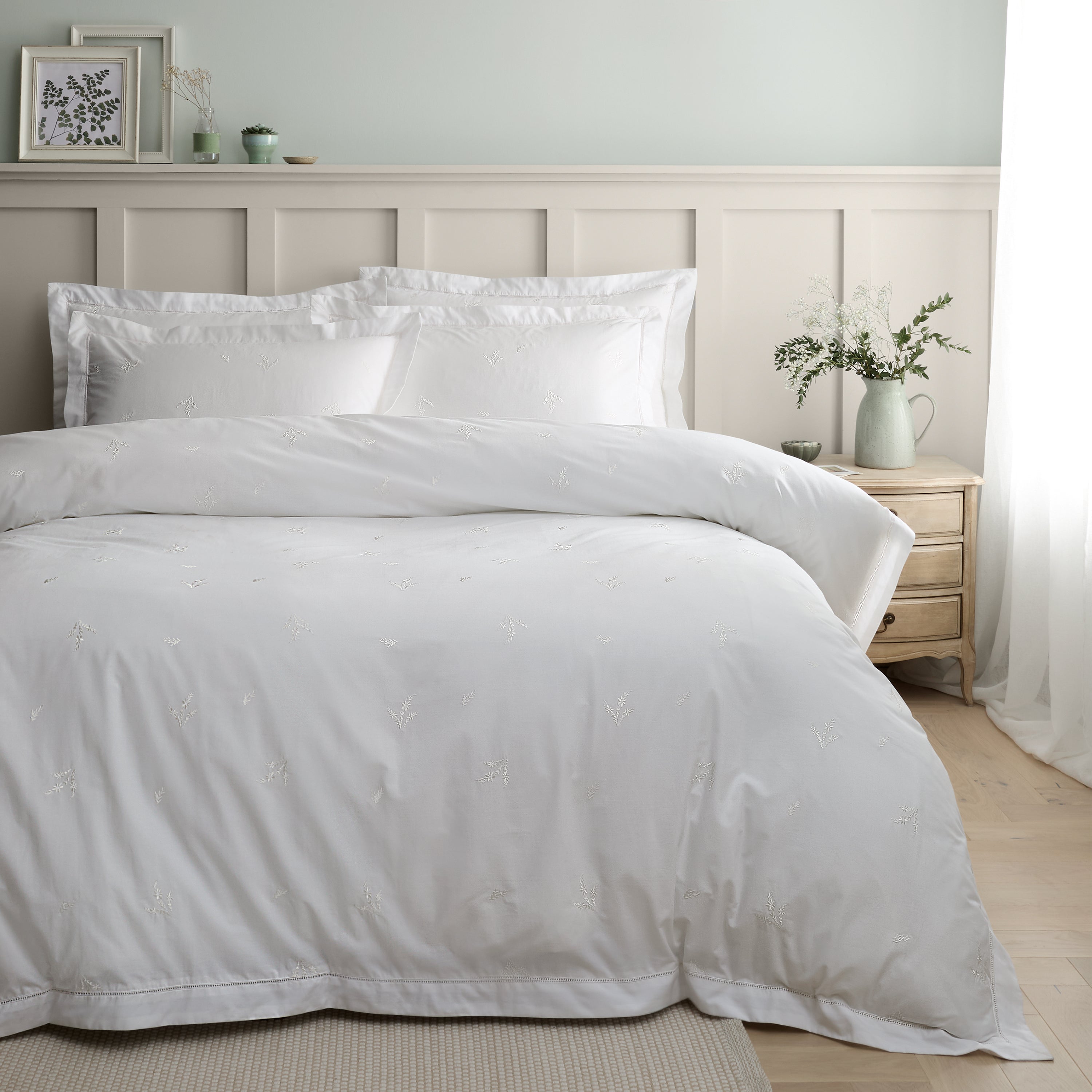 Lotta 200 Thread Count Cotton Duvet Set -White