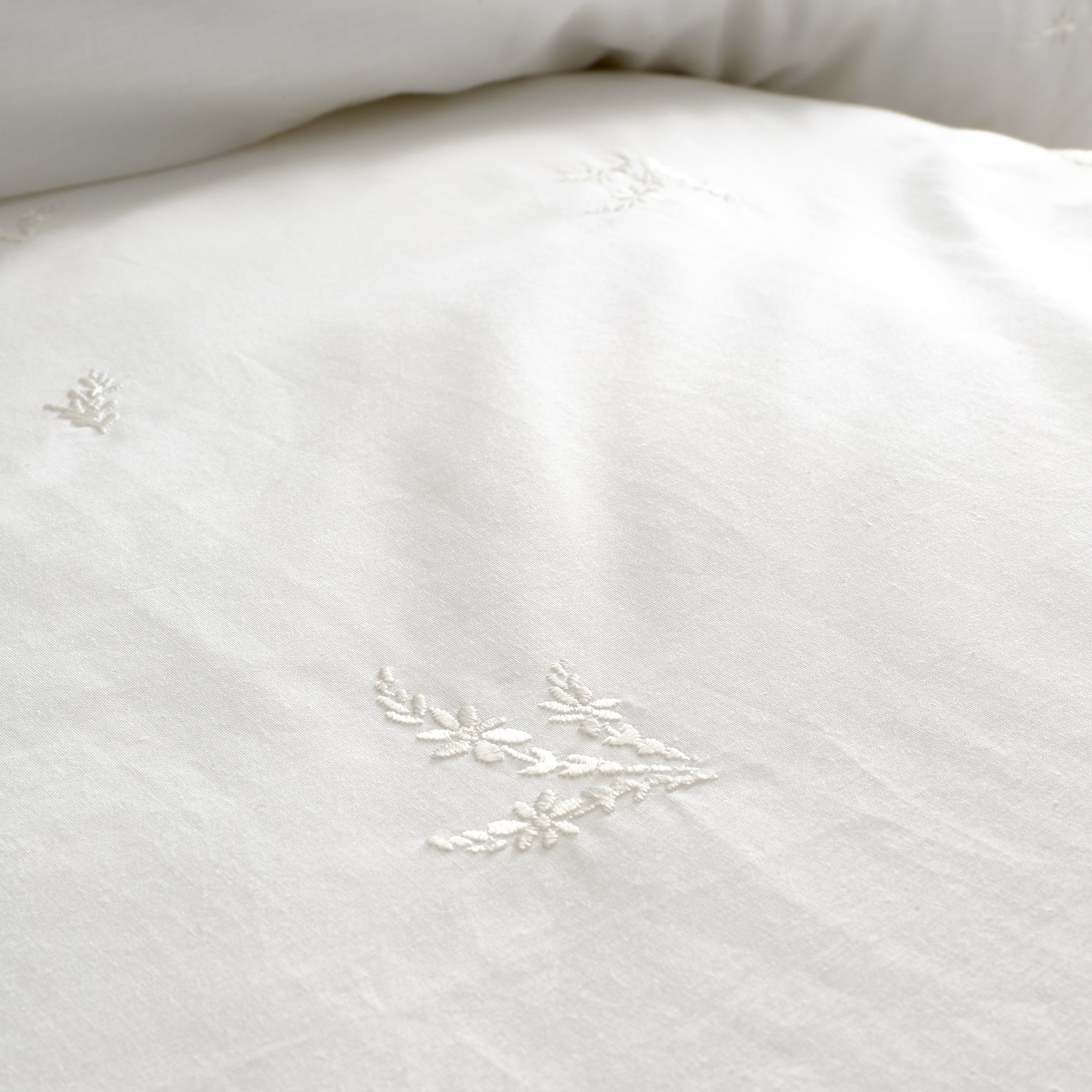 Lotta 200 Thread Count Cotton Duvet Set -White