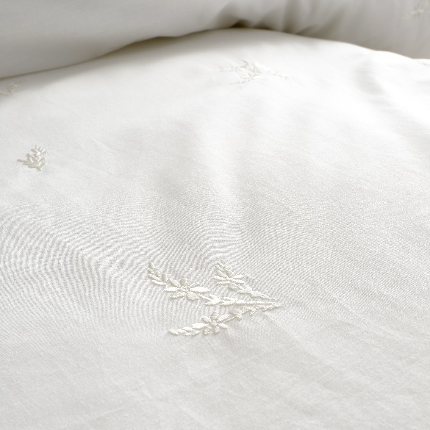 Lotta 200 Thread Count Cotton Duvet Set -White