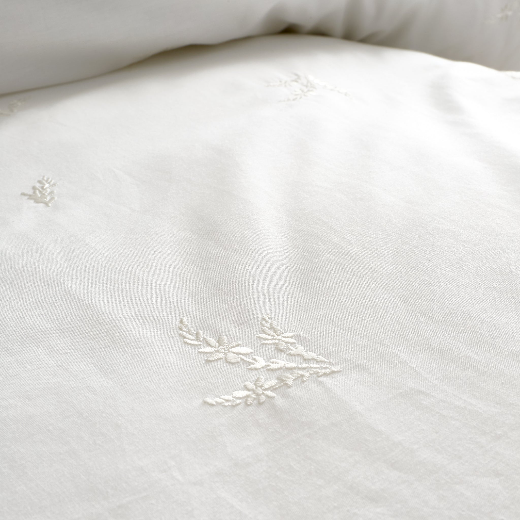 Lotta 200 Thread Count Cotton Duvet Set -White