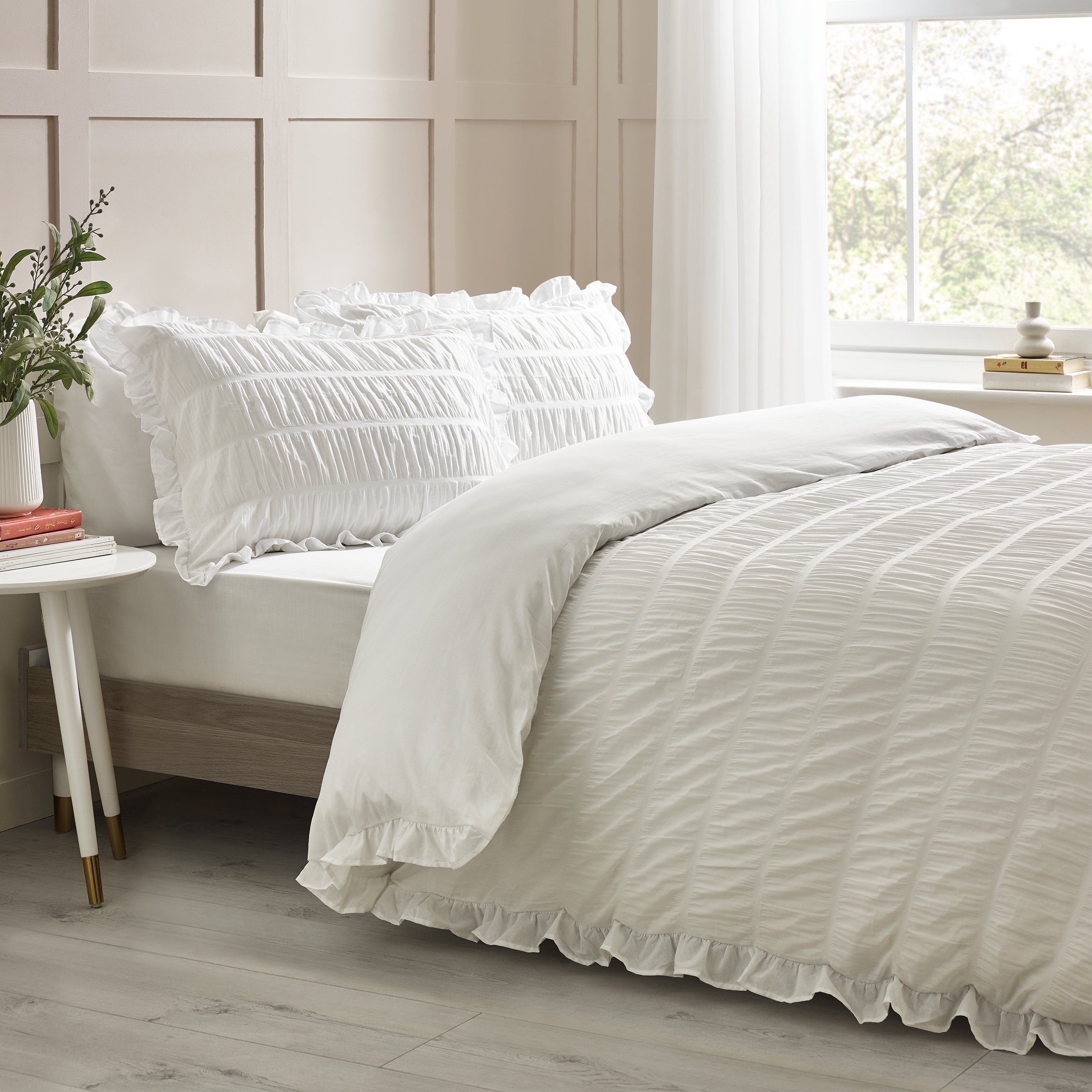 Seersucker Frill Cotton Rich Duvet Set- White