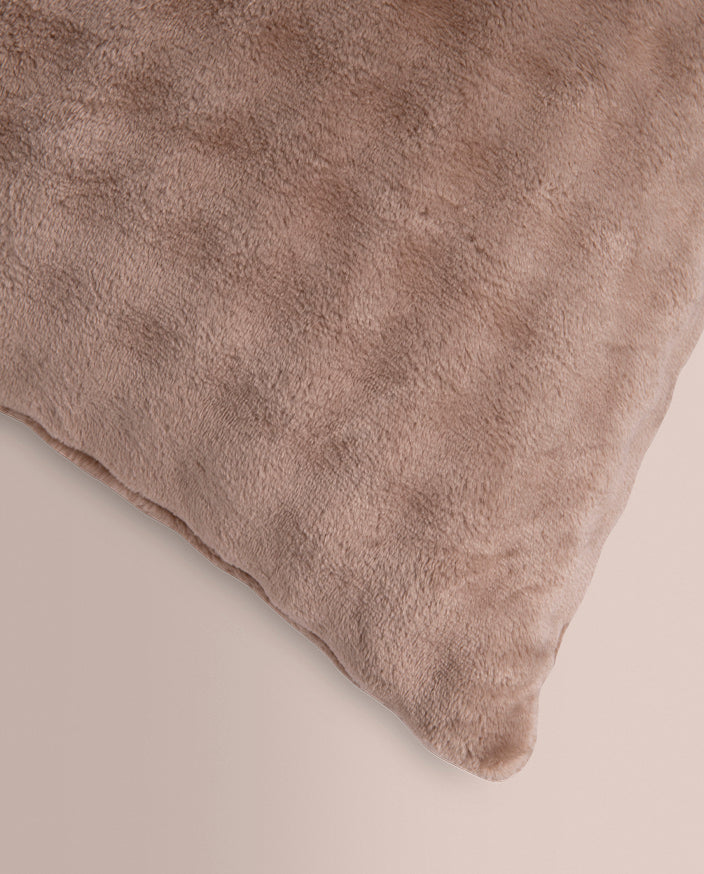 Icelandia Value Faux Fur Throws and Cushions, Beige