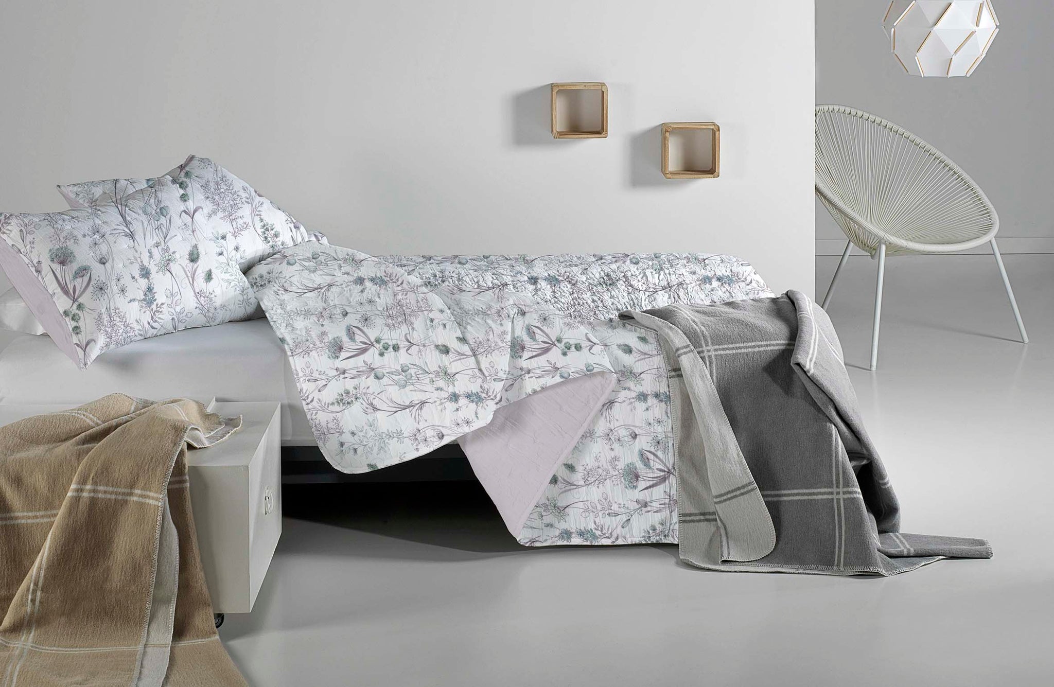 Hortensia Reversible Lightweight Bedspreads