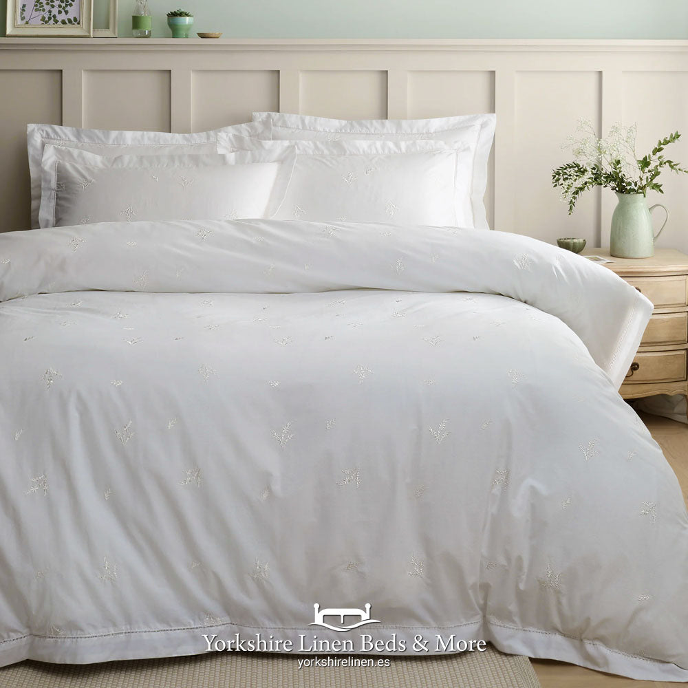 Lotta 200 Thread Count Cotton Duvet Set, White - Duvet Covers and Sets - Yorkshire Linen Beds & More, Mijas Costa