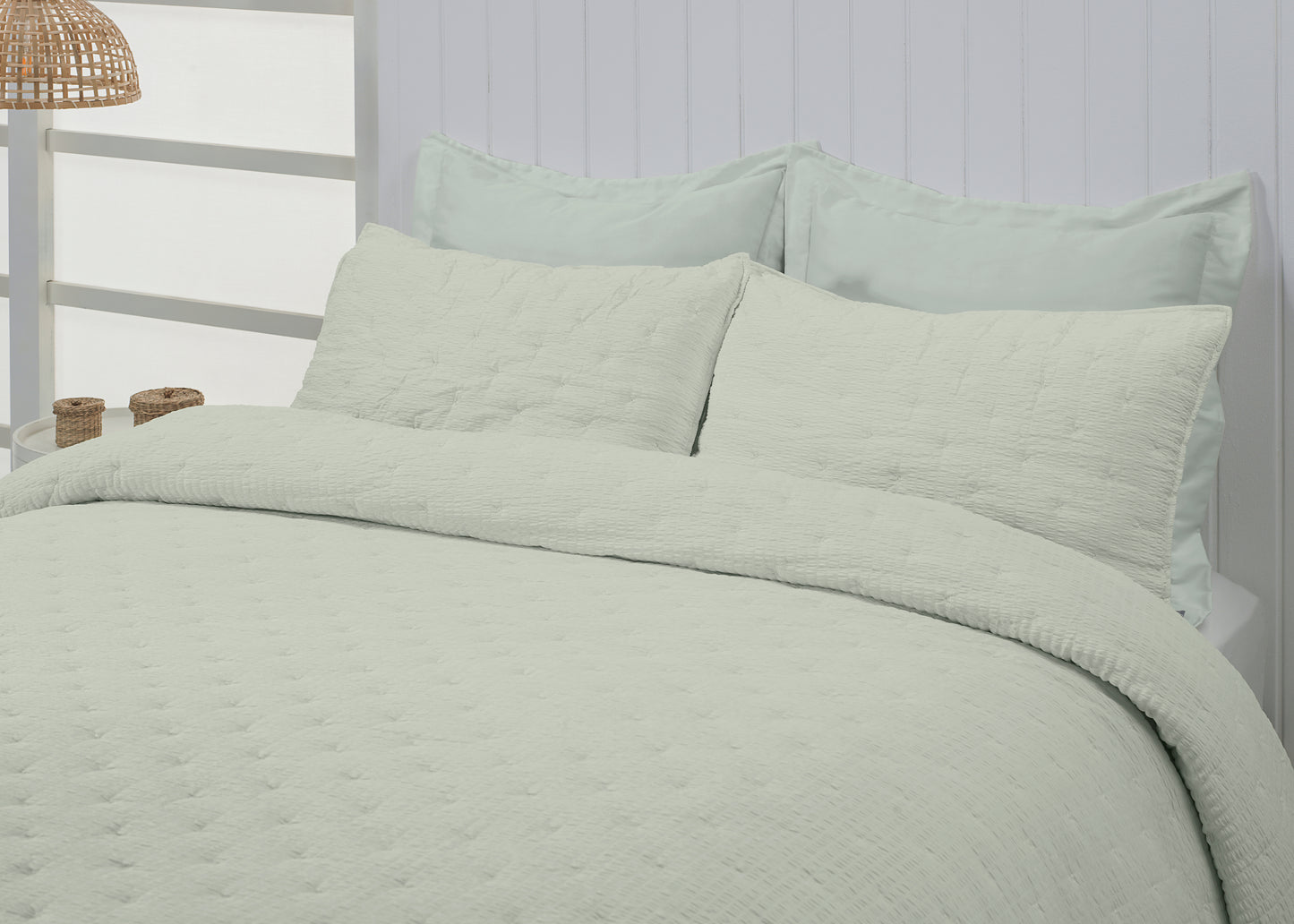 Maya Seersucker Style Bedspread- MInt