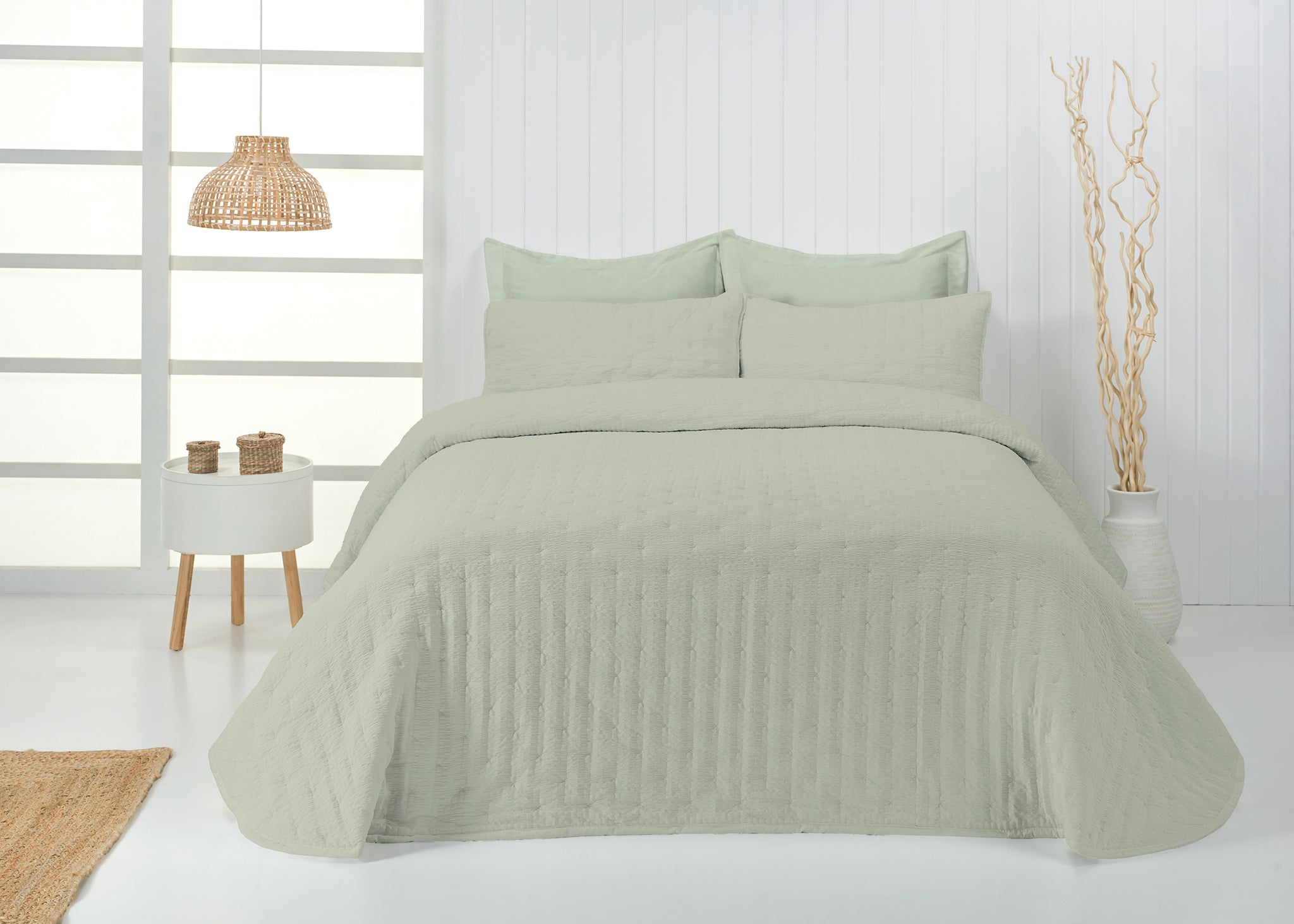 Maya Seersucker Style Bedspread- MInt