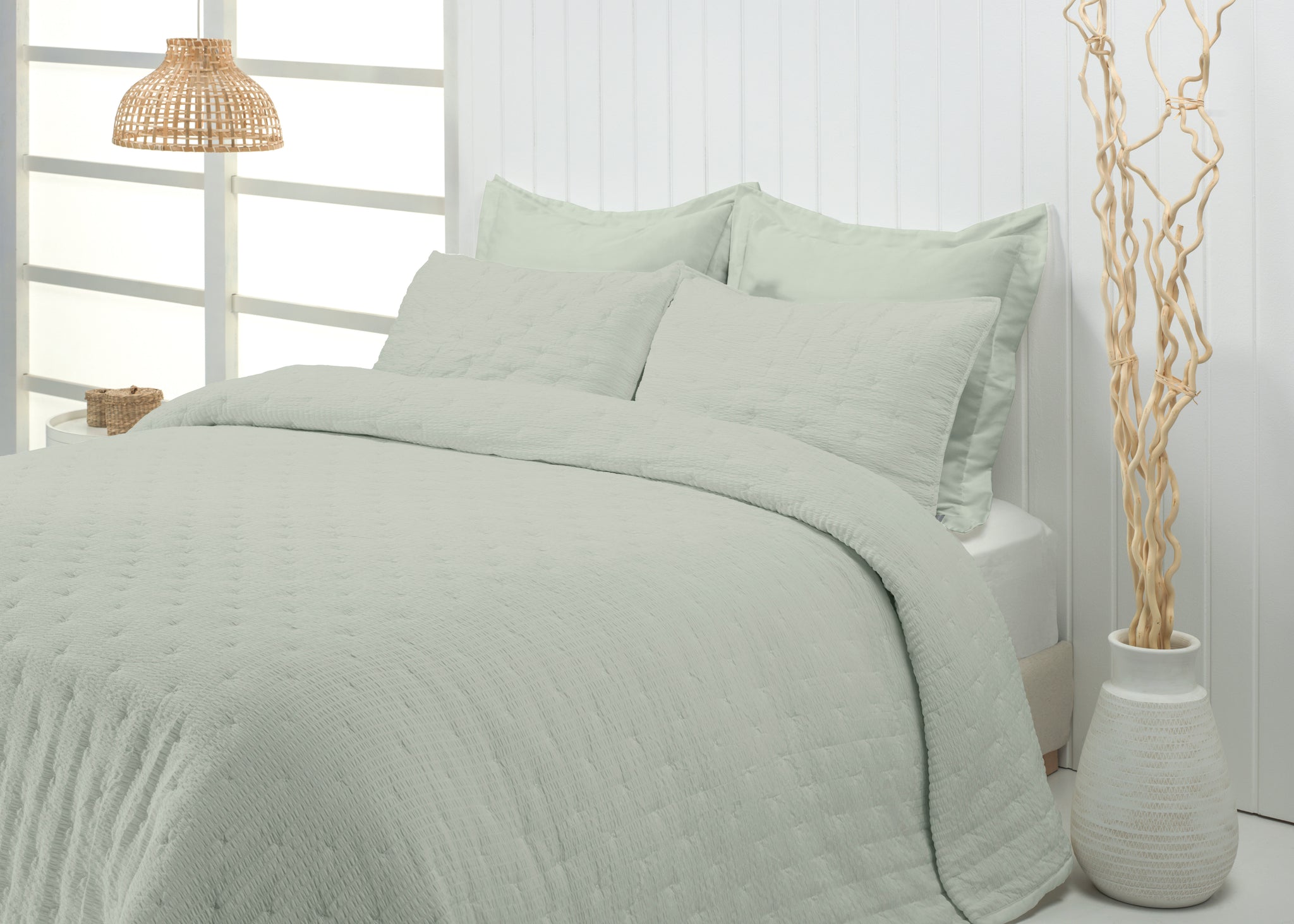 Maya Seersucker Style Bedspread- MInt