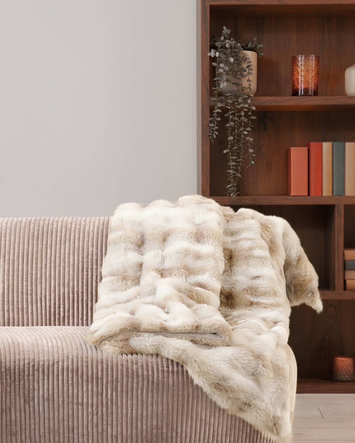 White Wolf Luxury Fur Throw - Natural