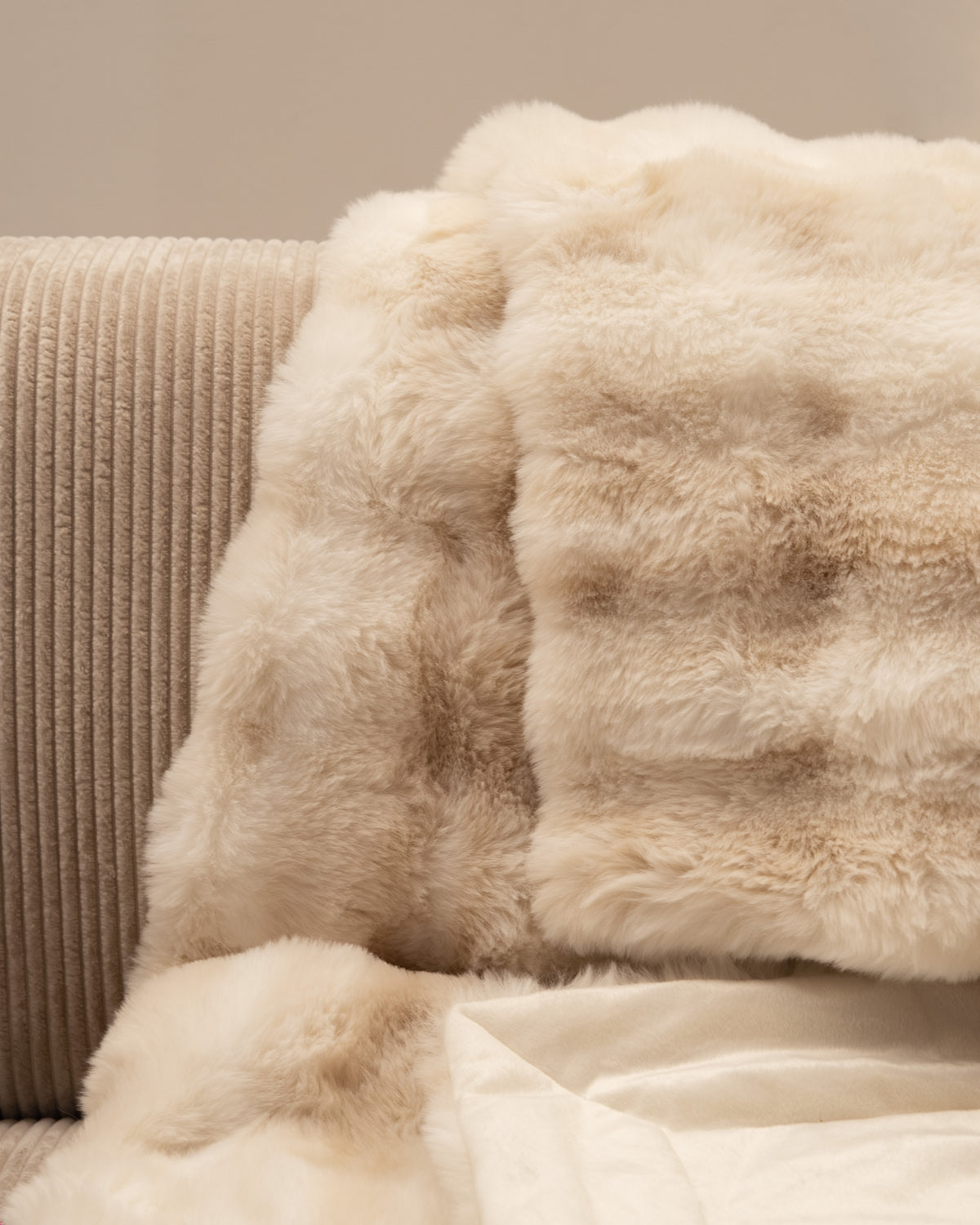 White Wolf Luxury Fur Throw - Natural