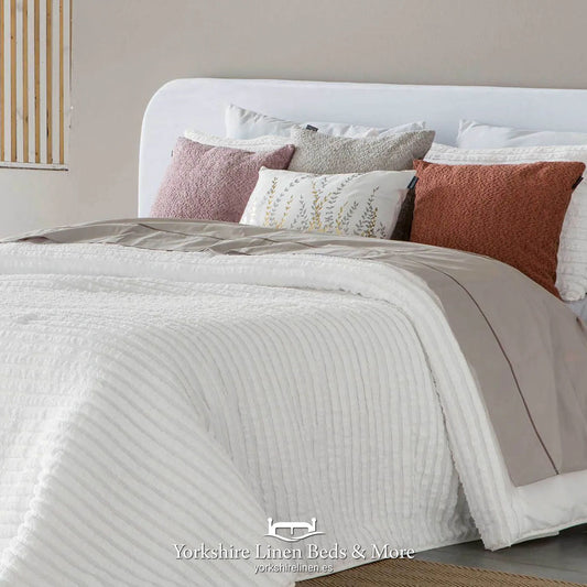 Mary Tufted Bedspreads, White - Bedspreads & Throws - Yorkshire Linen Beds & More