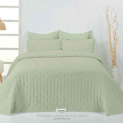 Maya Seersucker Style Bedspread- MInt