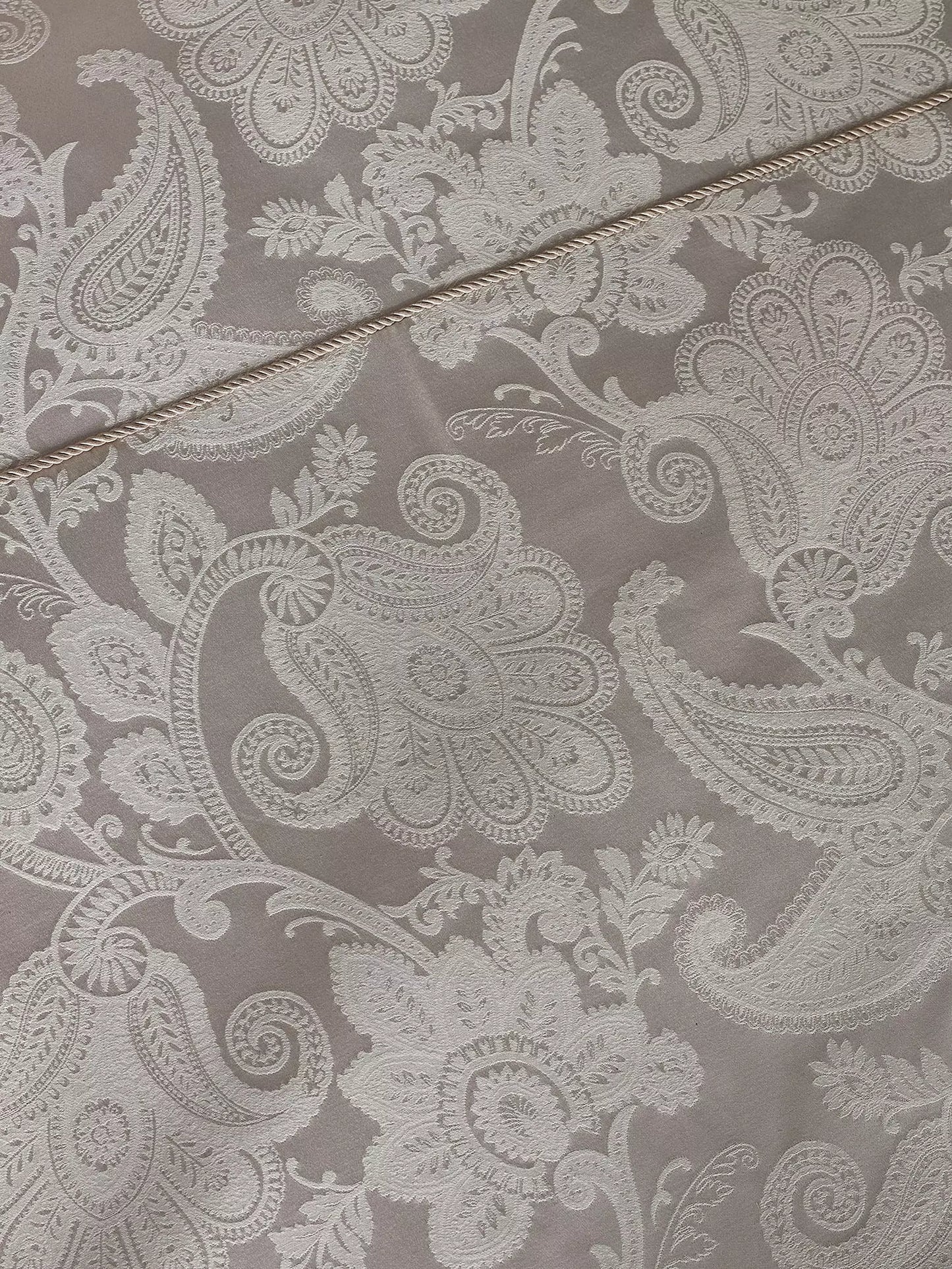 Catherine Lansfield Opulent Jacquard Duvet Set- Champagne