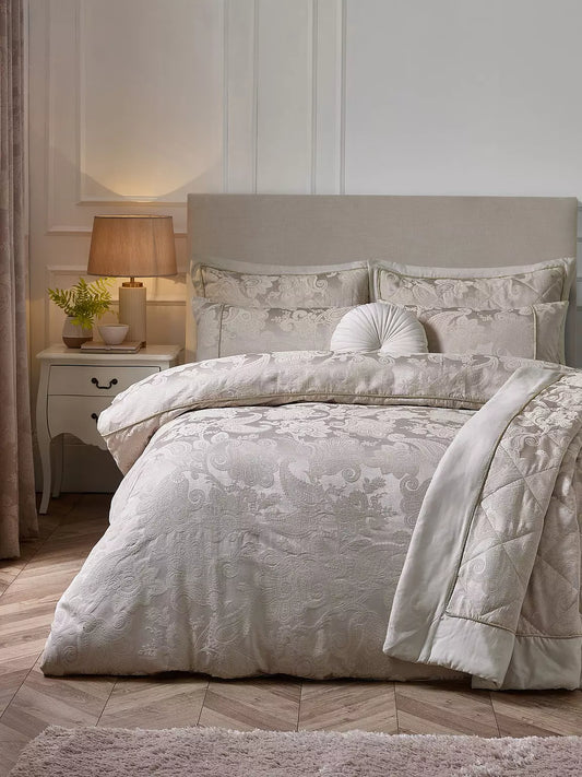Catherine Lansfield Opulent Jacquard Duvet Set- Champagne