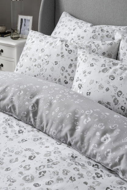 Delilah 100% Cotton Duvet Sets by Sam Faiers